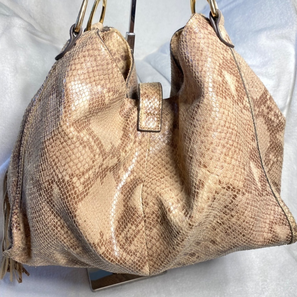 G.I.L.I got it luv it!  Gorgeous!